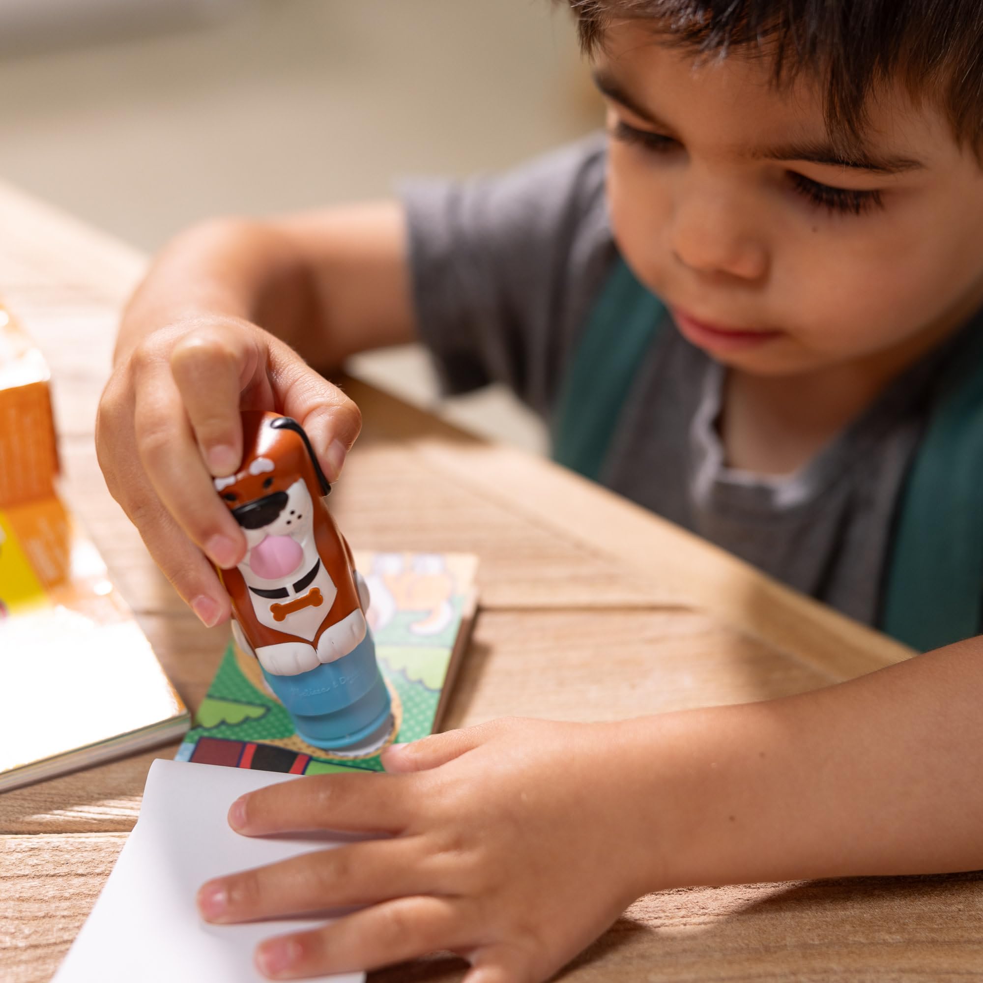 500 stickers included offer varied designs for creative projects and sharing.
