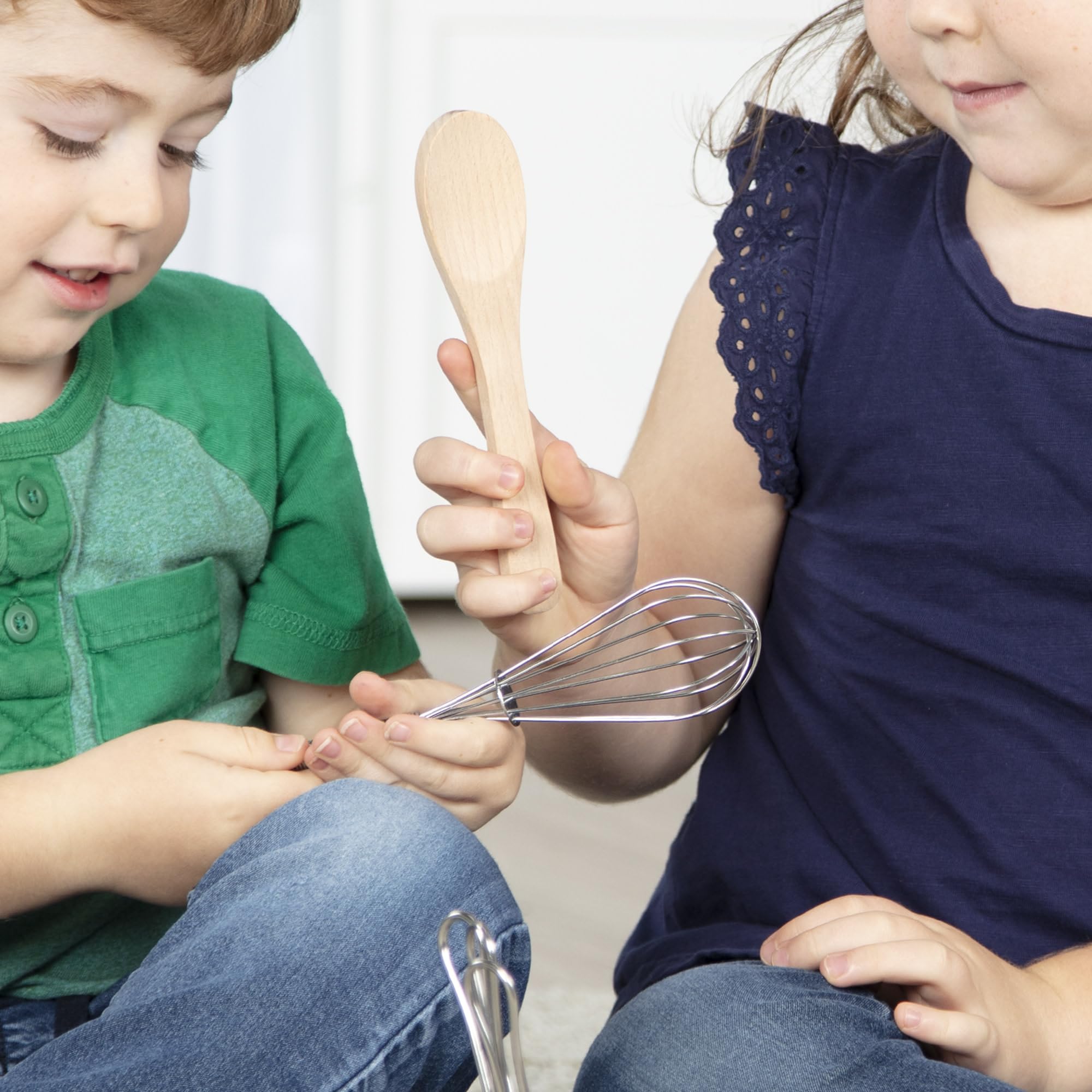 Melissa & Doug Stir & Serve metal holder keeps utensils organized and accessible.