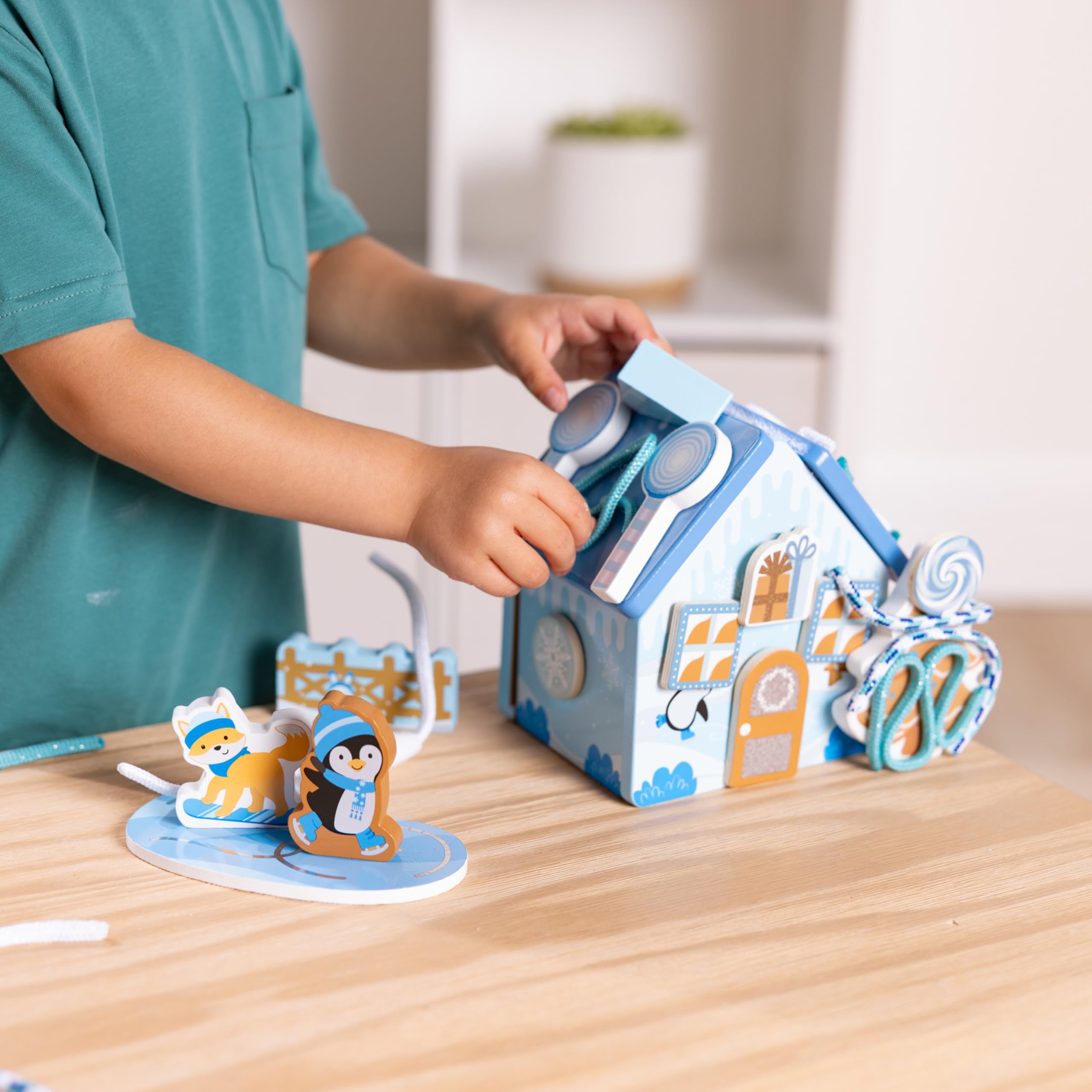 Melissa & Doug Winter Frost decorated packaging storing all pieces neatly