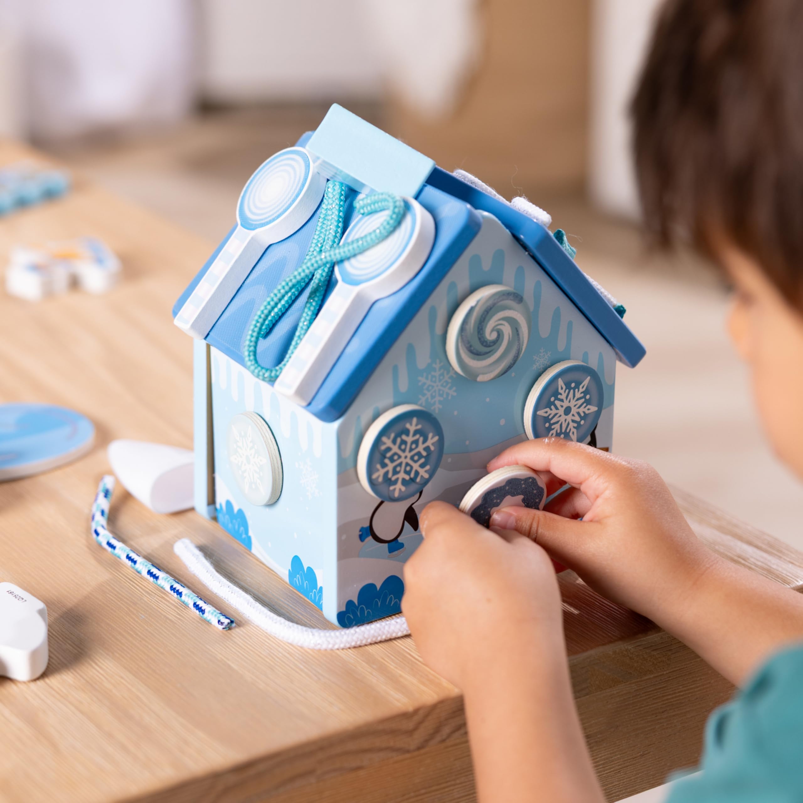 Melissa & Doug Winter Frost icing pen for easy cord swirling