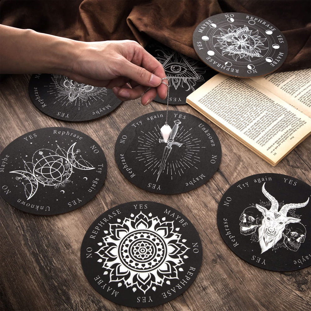 Meooeck compact divination kit suitable for on-the-go readings.