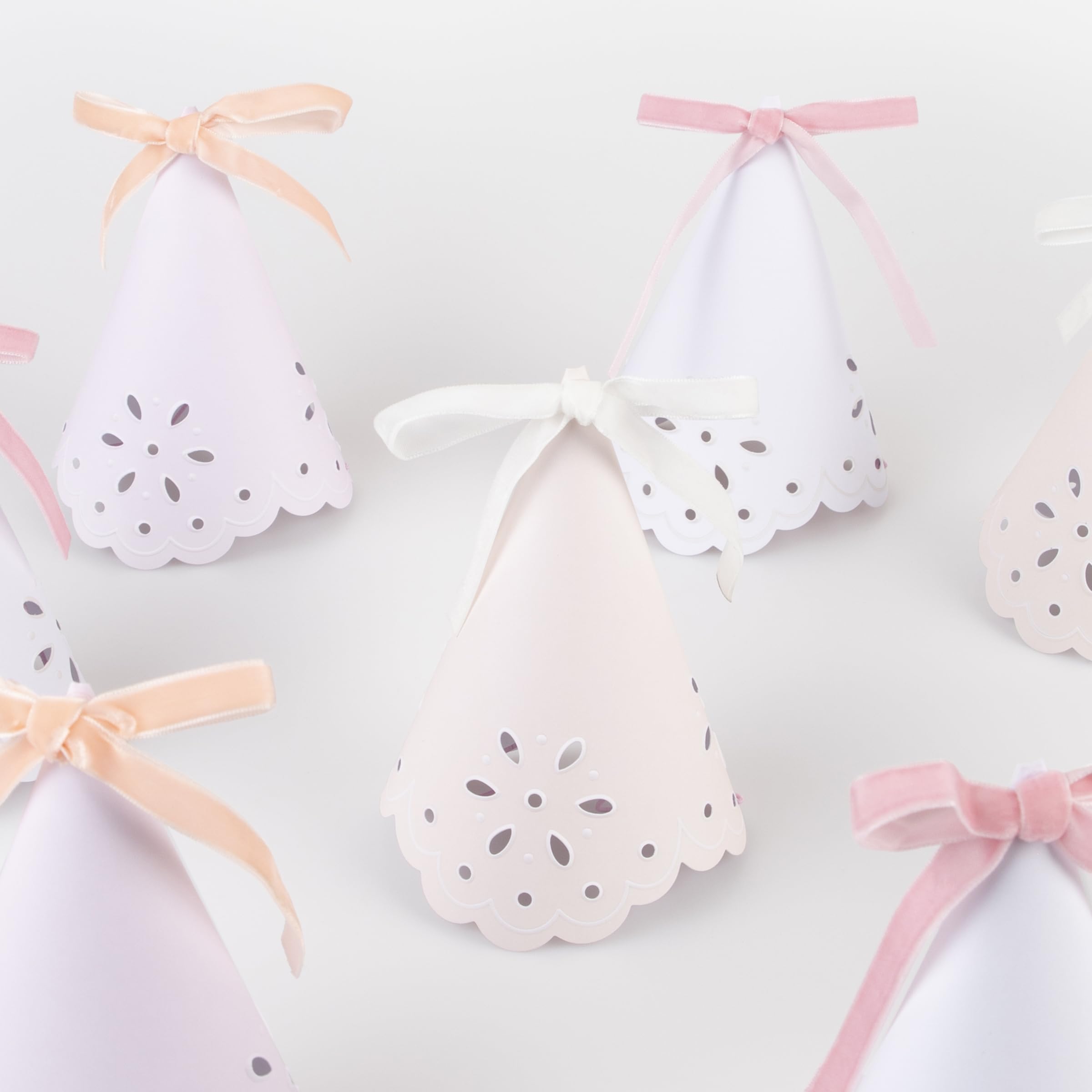 Meri Meri Broderie Anglaise lace hat pastel white offers elegant party wear.