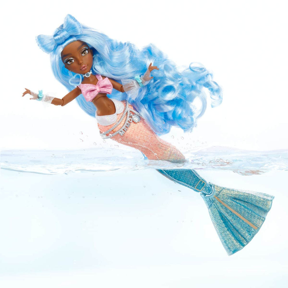 Shellnelle articulated fins and joints enable dynamic posing