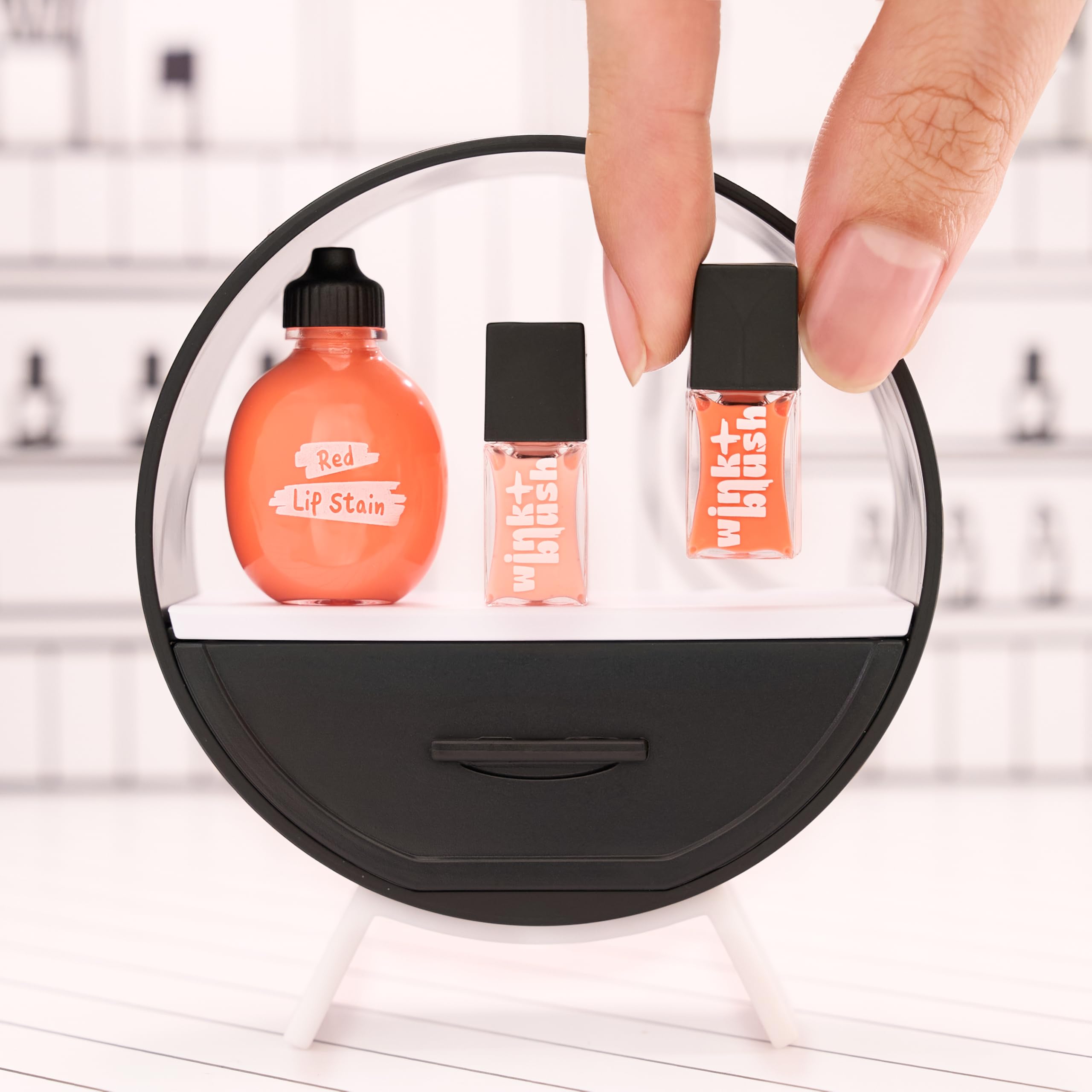MGA's Miniverse Make It Mini in action for quick on-the-go makeup application.
