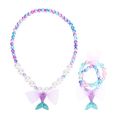 mibasies Magnetic Snap Closure enables quick, easy access for kids.