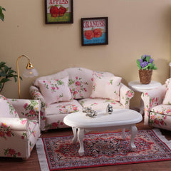 Minamzee 1:12 dollhouse pillows, soft detailing enhances seating