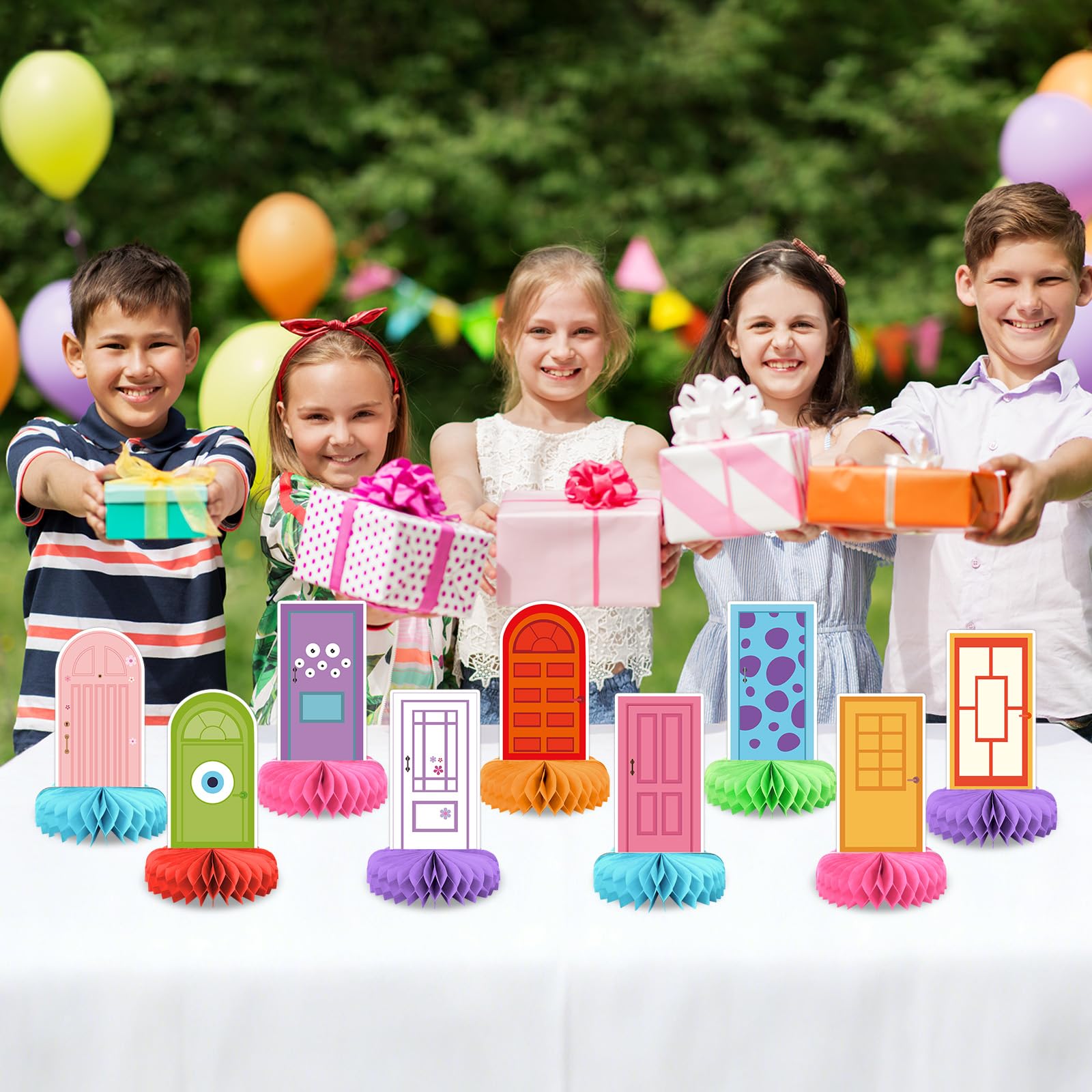 MinFyberd easy-to-assemble set helps quickly decorate classrooms and parties.