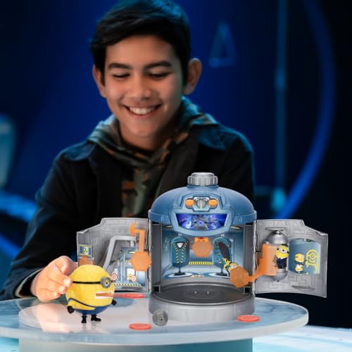 Mega Minion Jerry figure stands tall for dramatic play in Minions set.