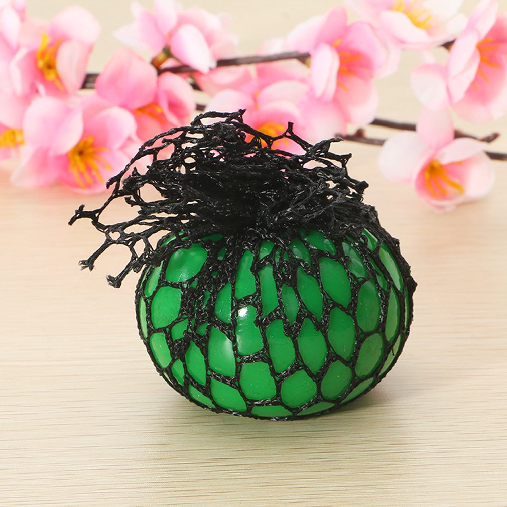 Compact 5 cm diameter fits fingers for quick tension release