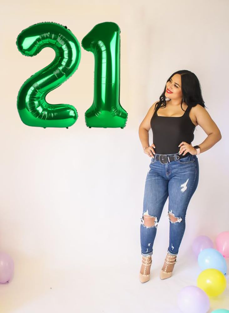 Mluchee number balloons suited for wedding photo shoots and large gatherings.