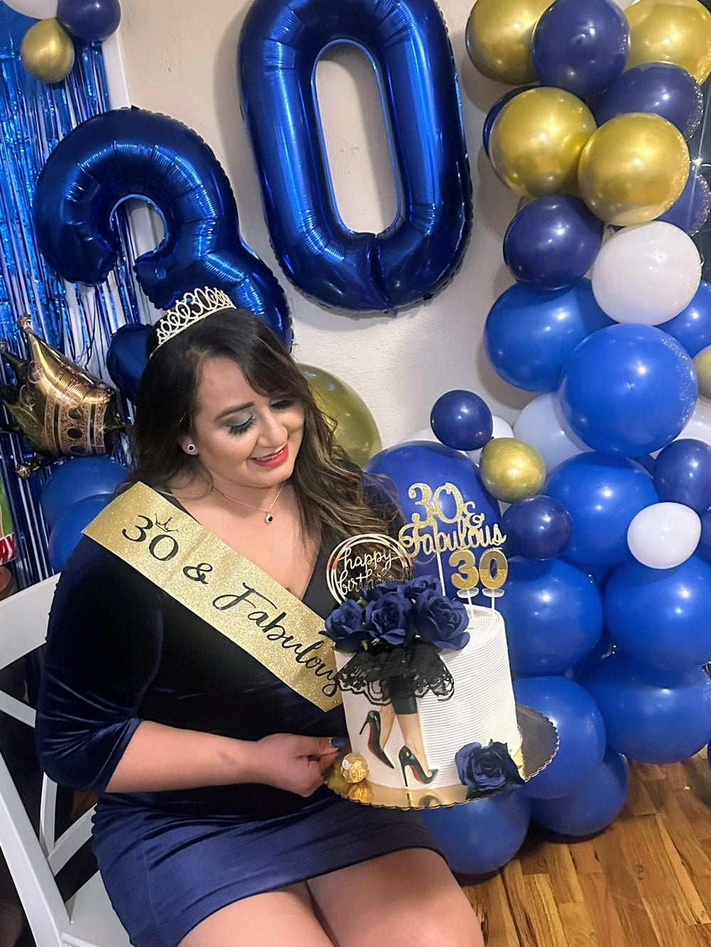 Mluchee Number 0 balloon 40 inch navy photo booth prop adds drama to photos.