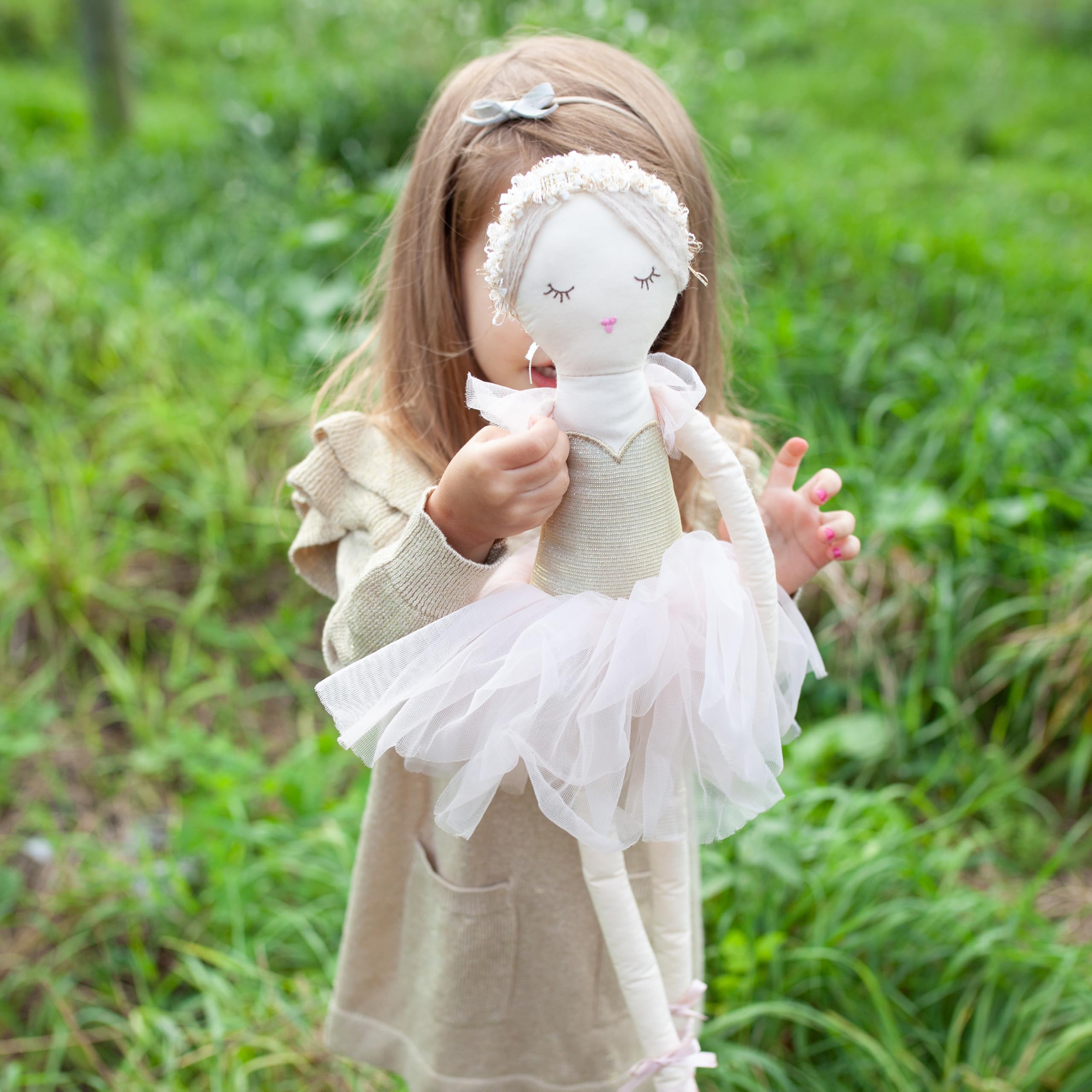 MON AMI Ballerina doll gift-ready packaging makes celebrations feel special.
