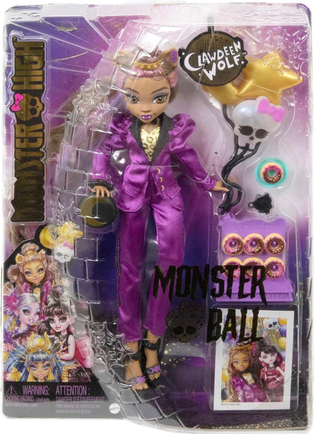 Monster High Clawdeen Wolf ready for selfies and group photos