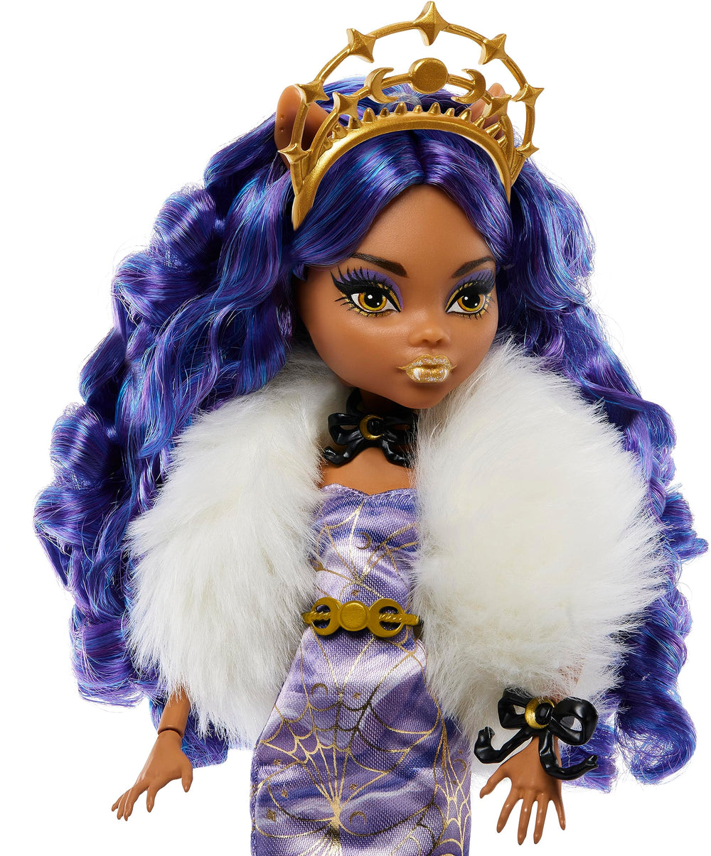 Monster High Clawdeen Wolf with faux fur boa adds cozy winter flair.