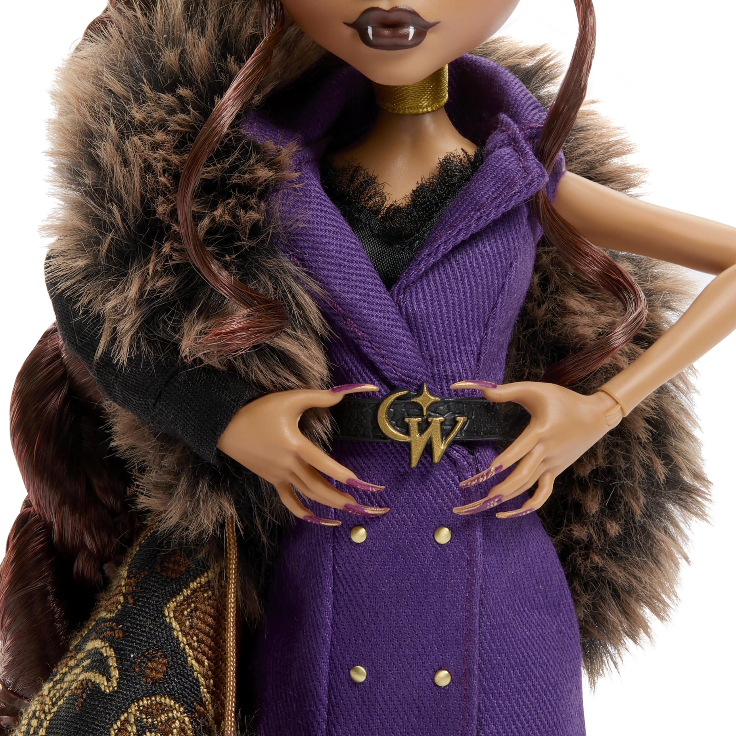 Clawdeen Wolf golden accessories add luxe detail to the look