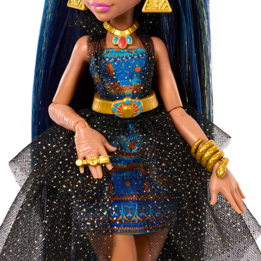 Monster High Cleo De Nile sports a high pony for dramatic display and poseable play.