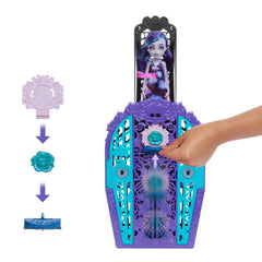 Monster High closet doors opening to reveal Twyla