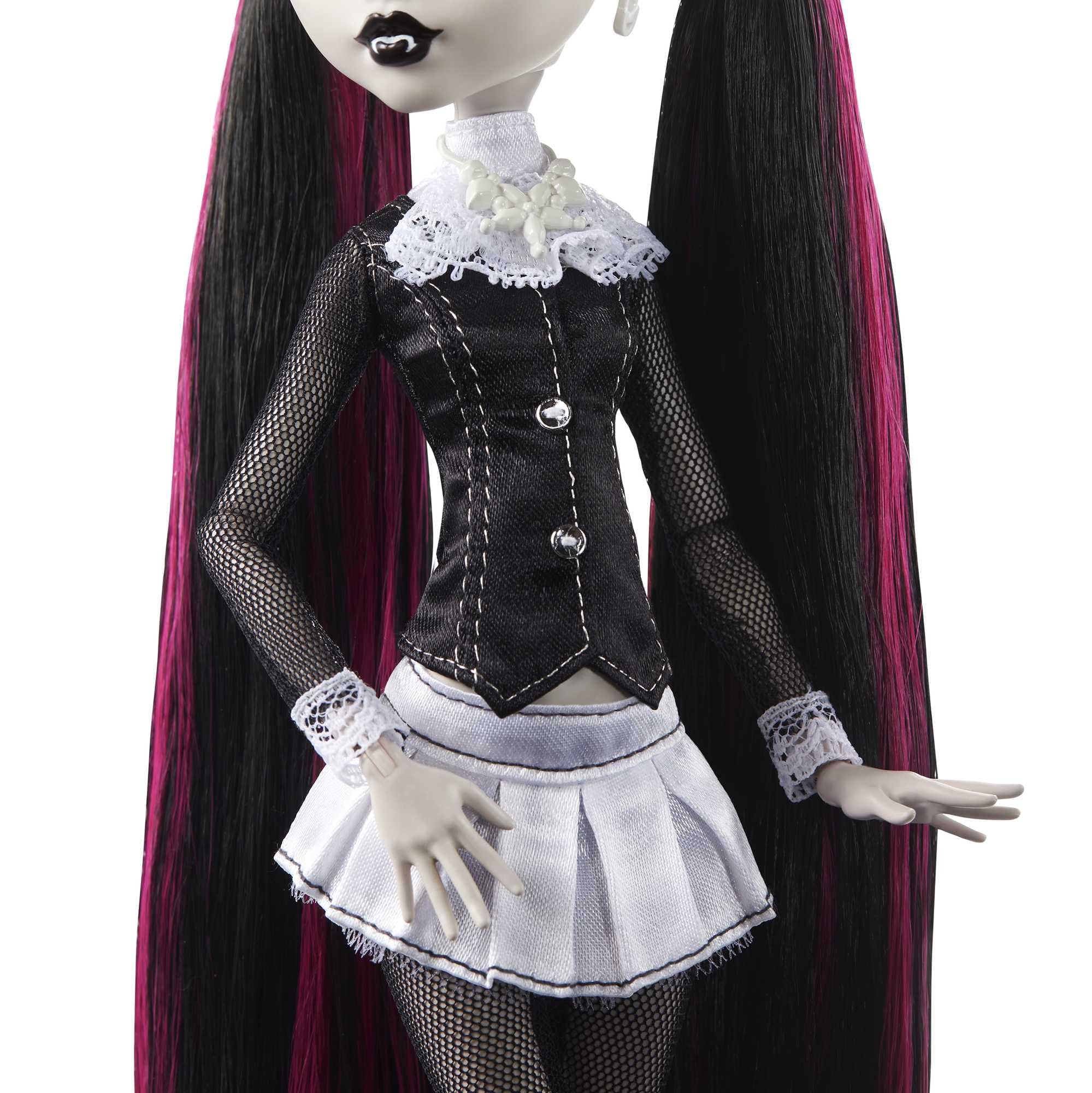 Monster High Count Fabulous bat companion adds spooky flair to playtime and shelf display.