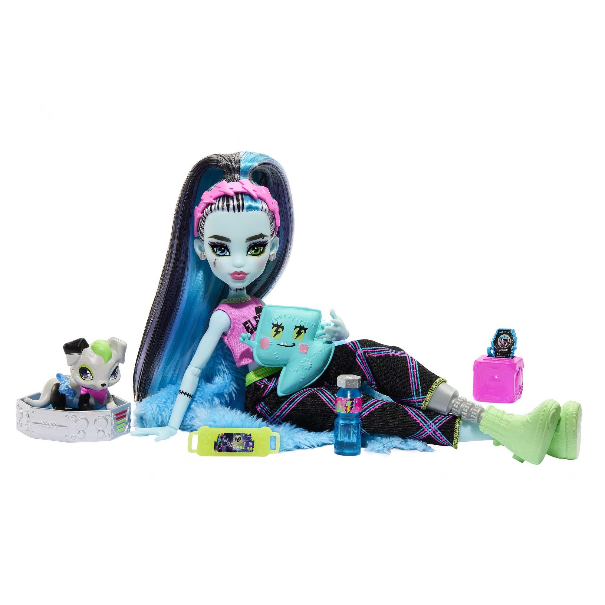 Fully articulated Frankie enables flexible posing for fashion stories and scenes.