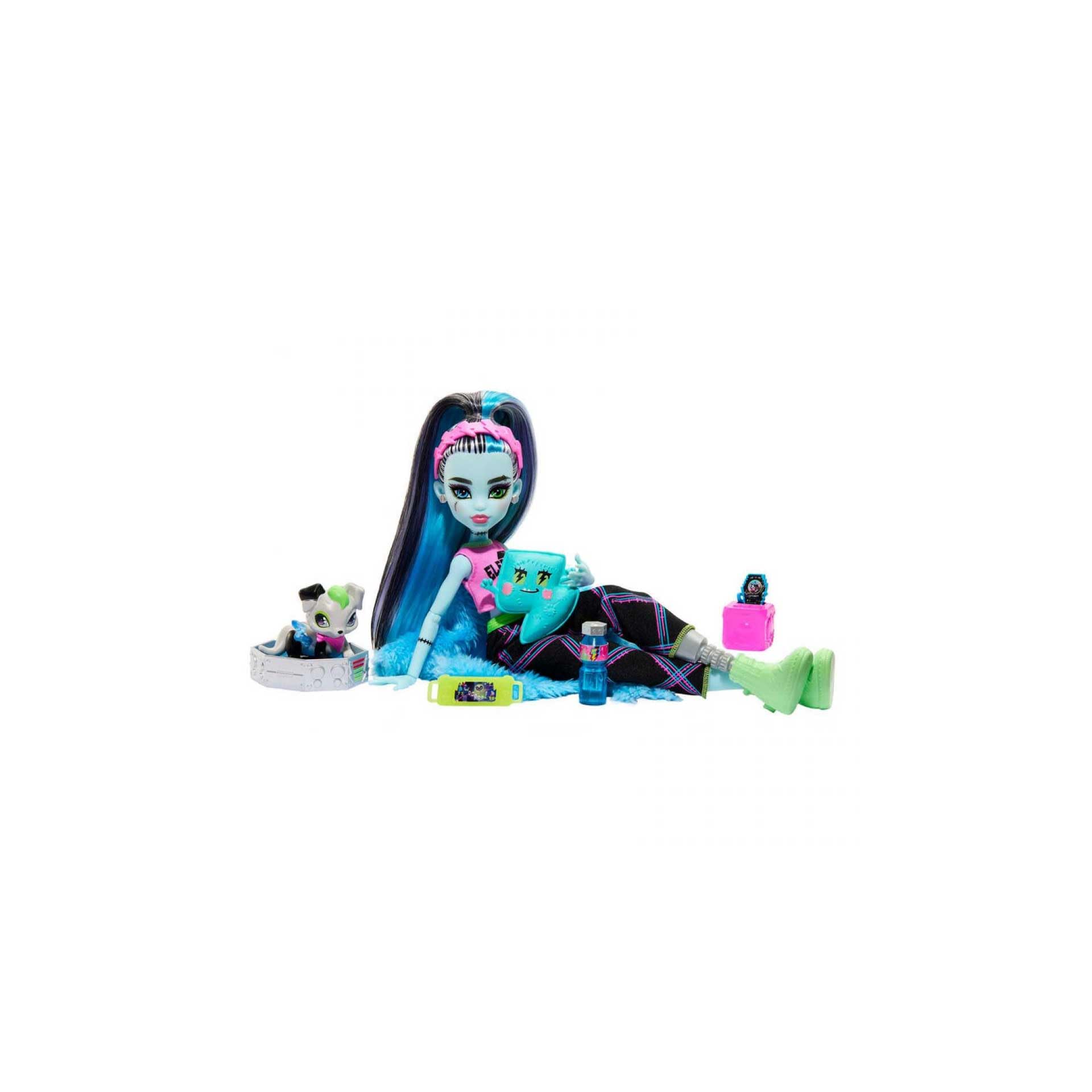 Monster High Watzie the pet dog with bed boosts cozy, pet-friendly storytelling.