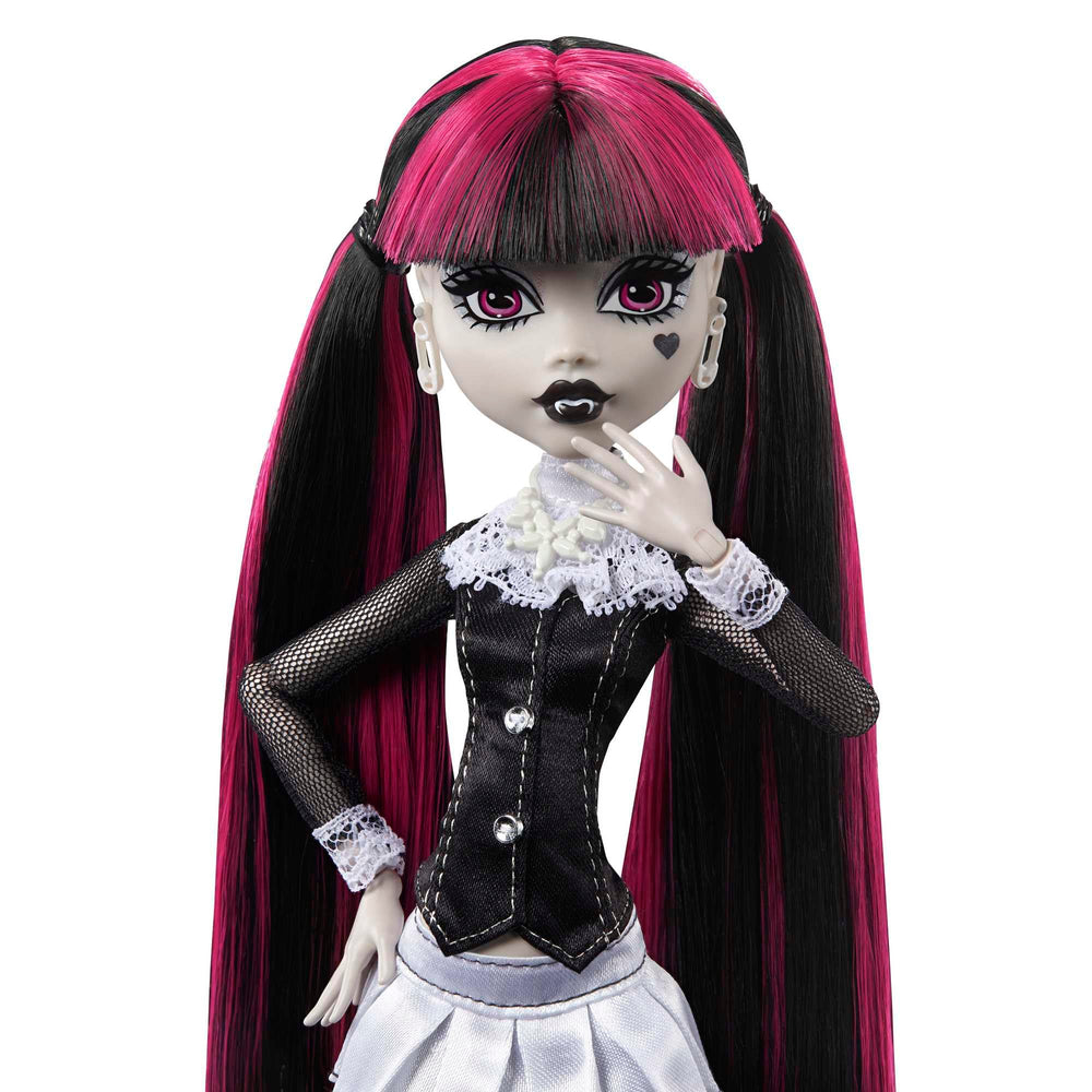 Monster High Draculaura black vest and boots, chic horror-inspired outfit for pretend cinema adventures.