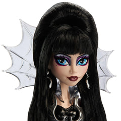 Monster High Elvira doll premium accessories elevate display options and storytelling.