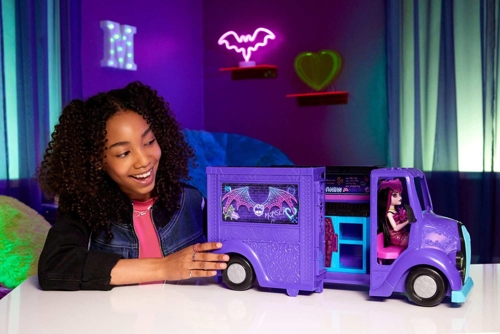 Monster High Fangtastic Rockin’ Food Truck stage ready for rolling adventures and kid-favorite performances.