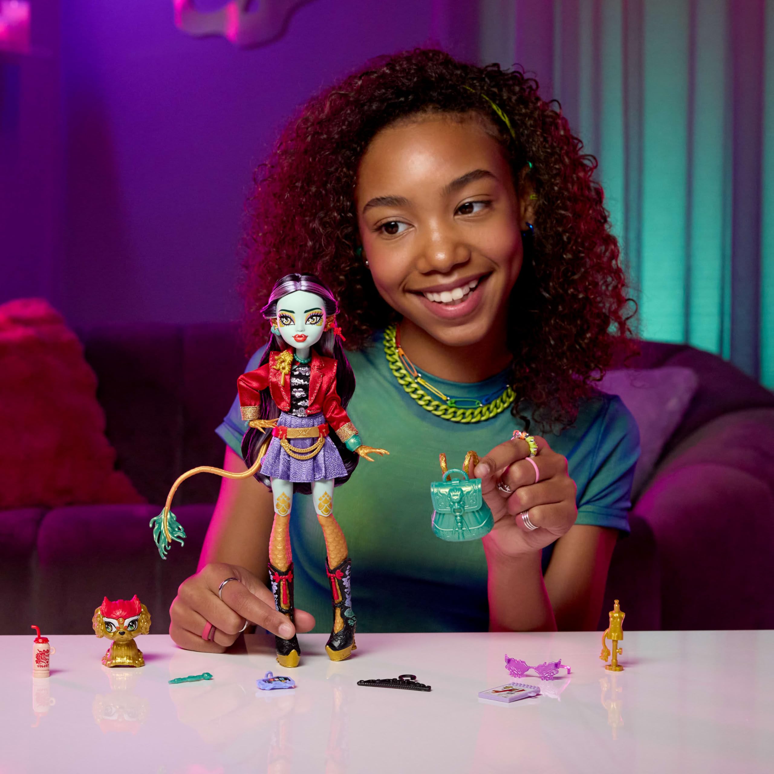 Monster High Jinafire Long doll with yogurt drink to spark snack-time storytelling.