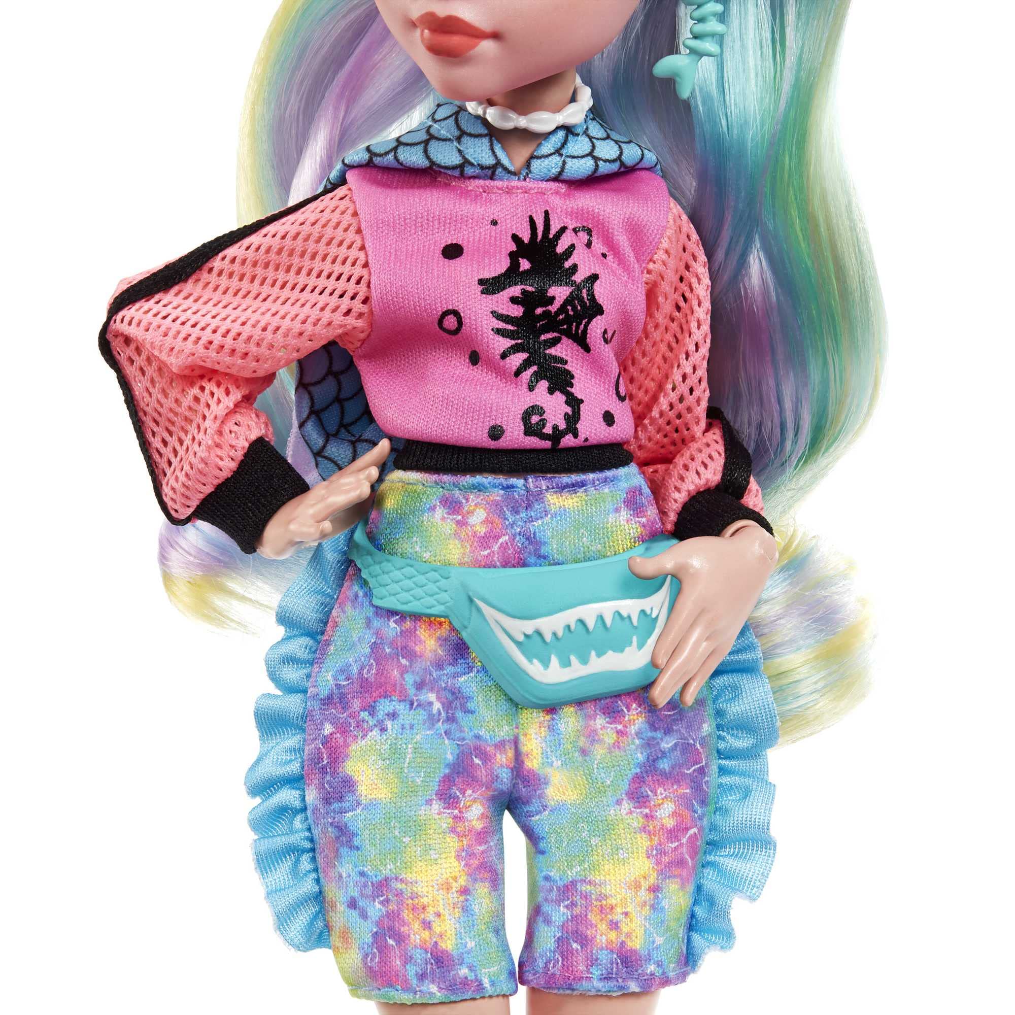 Monster High Lagoona Blue colorblock platform sandals complete the fin-tastic look