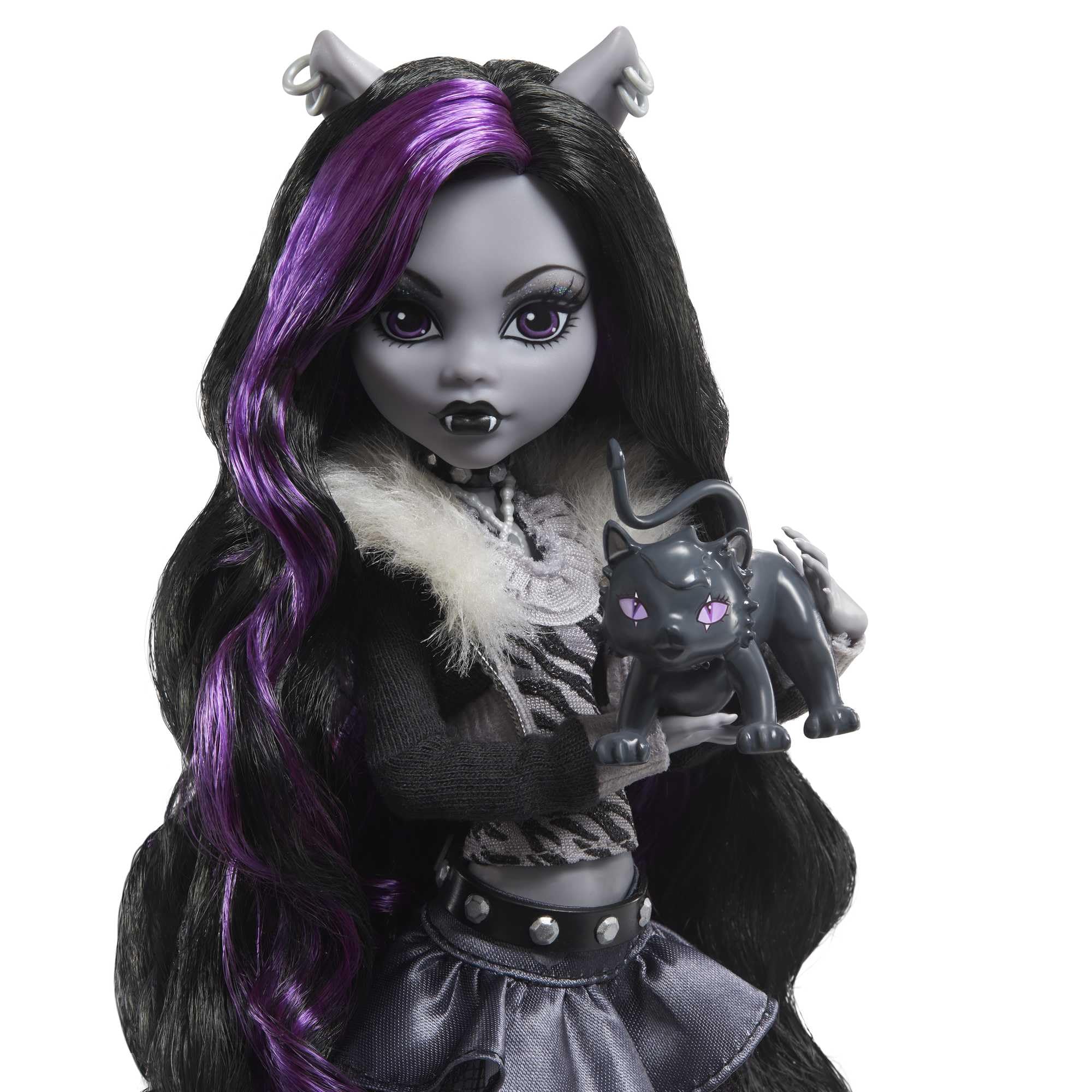 Monster High Reel Drama doll cropped faux-fur jacket adds bold texture and stage presence.