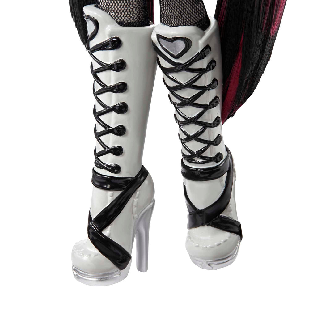 Monster High Reel Drama doll-size poster captures vintage monochrome suspense for collectability.