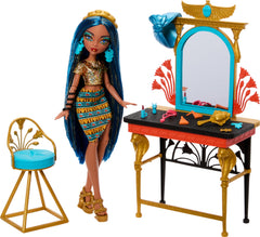 Monster High Self Scare Day Cleo De Nile hair styling with headband and turban