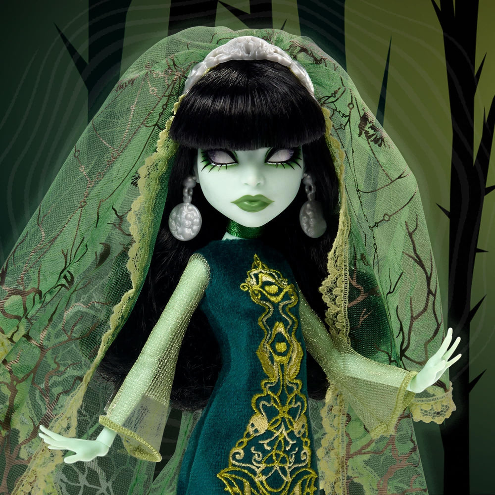 Monster High Skullector Scarah Screams transforming footwear for versatile styling.