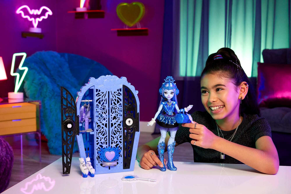 Monster High Skulltimate Secrets closet doors reveal hidden outfits.