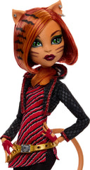Toralei boo-original outfit with tiger-striped blouse for stylish pretend play
