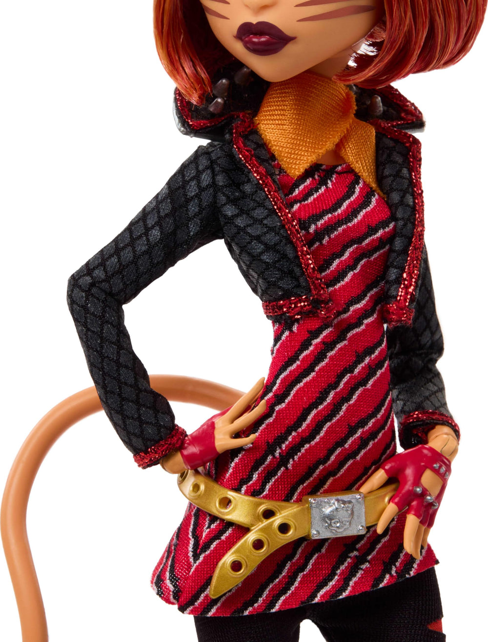 Neck scarf, gloves, belt, and heels complete Toralei’s collectible look