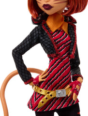 Neck scarf, gloves, belt, and heels complete Toralei’s collectible look