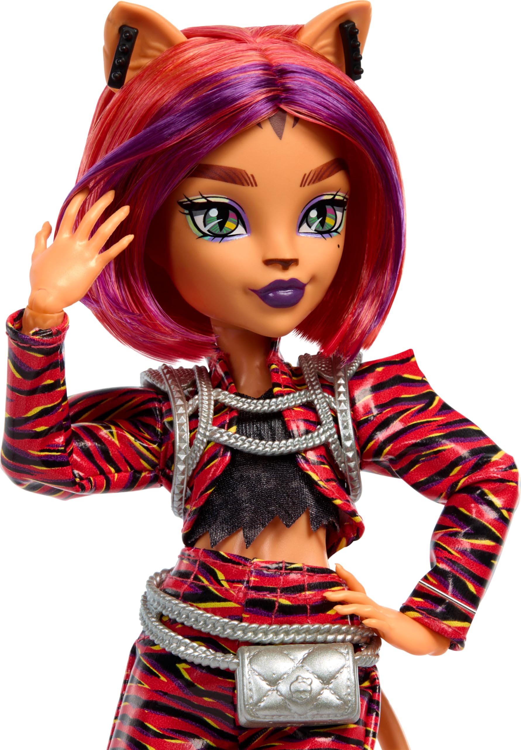 Monster High Toralei yearbook captures a keepsake moment from Fearbook life.