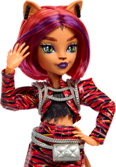 Monster High Toralei yearbook captures a keepsake moment from Fearbook life.