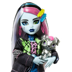 Monster High Watzie pet dog with silver coat for adventures.