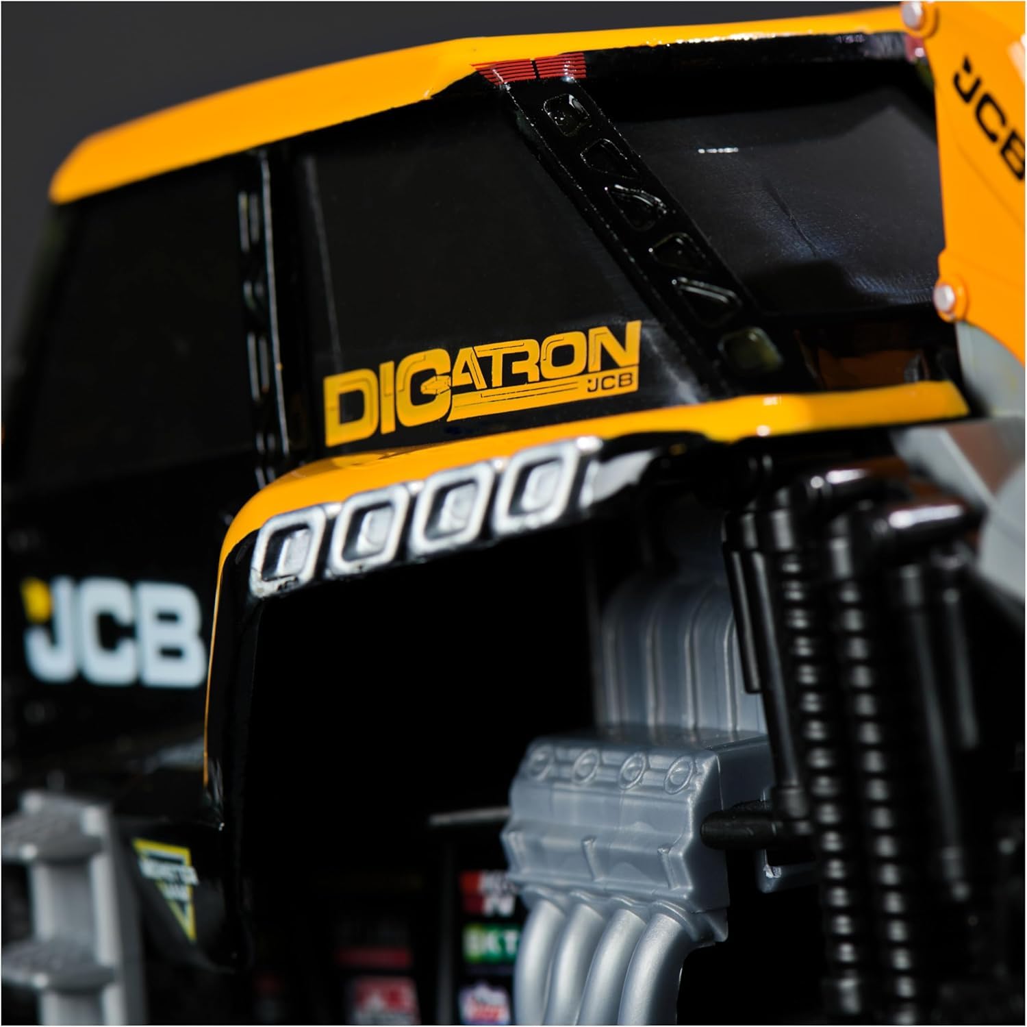 1:24 scale Monster Jam truck ideal for display and dynamic play.