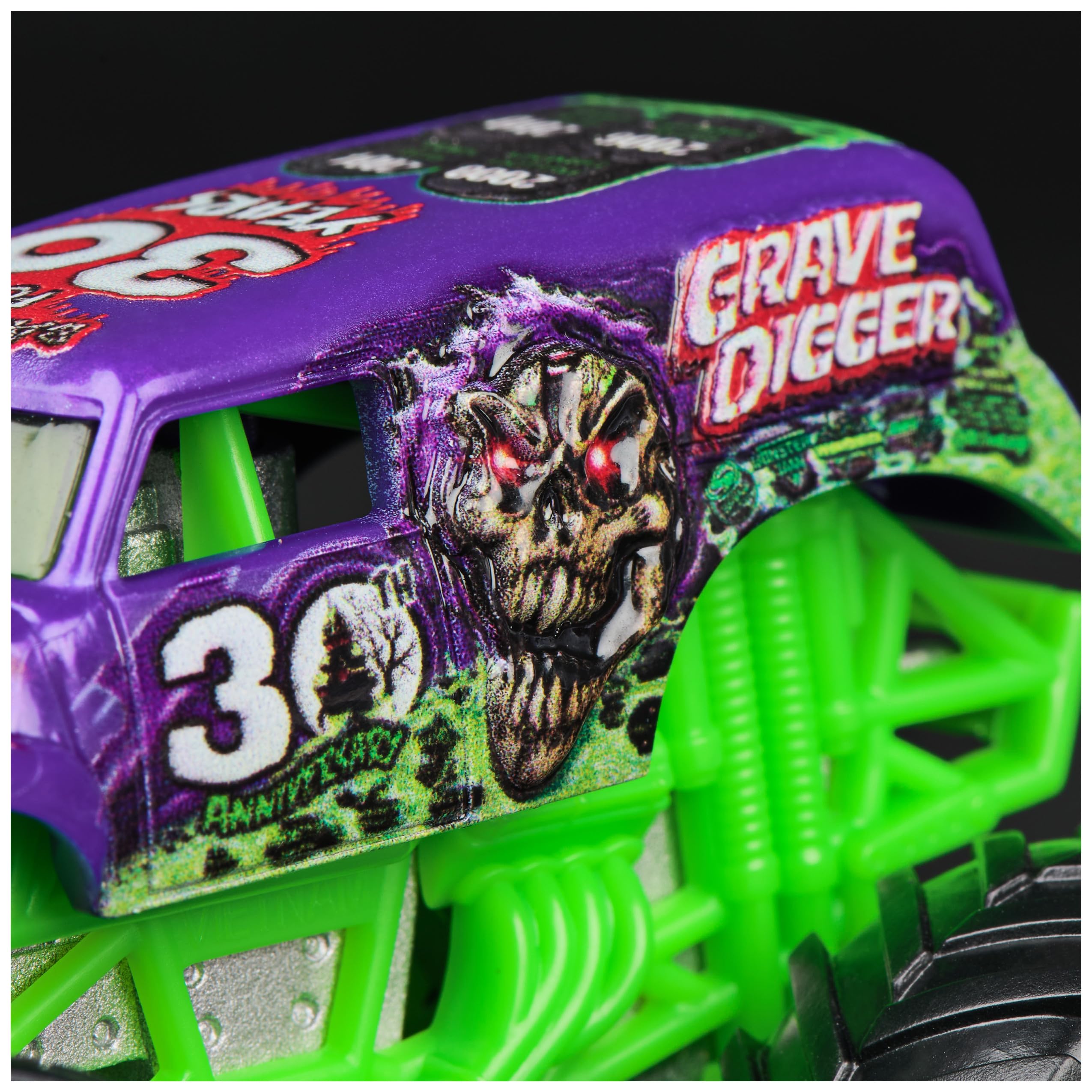 Monster Jam live-show-inspired play boosts imagination and dramatic stunt sessions.