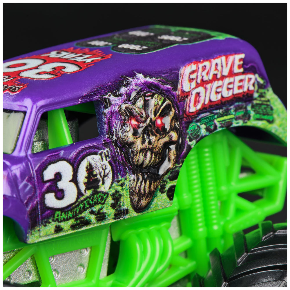 Monster Jam live-show-inspired play boosts imagination and dramatic stunt sessions.