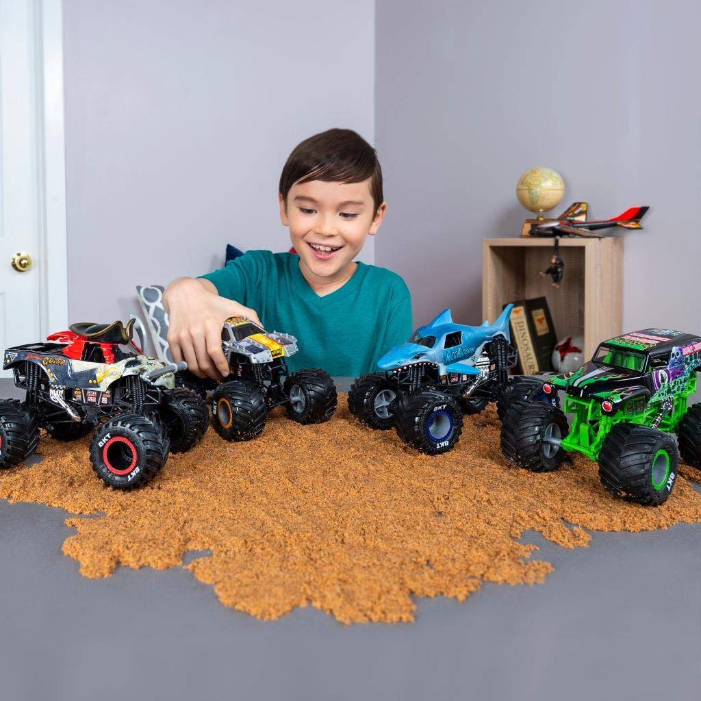 Monster Jam Max-D 1:24 truck tire tread showcases traction-ready design