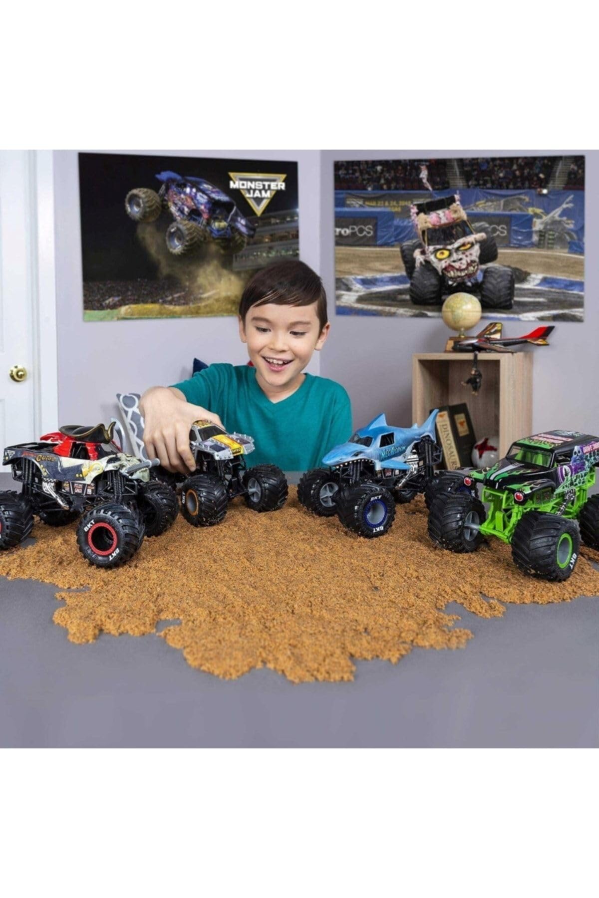 Monster Jam MNJ VHC 1to24 El Toro Loco shows a compact scale model ready for display.