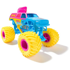 Monster Jam official Ringling Bailey 1:24 detailed chassis adds realism during pretend races.