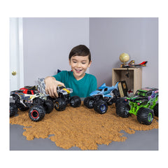 Realistic 1:24 scale captures the feel of a real truck during playtime.