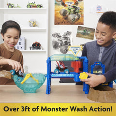 Monster Jam MNJ VHP 1t64 Power Wash Playset side view with rolling wheels for action