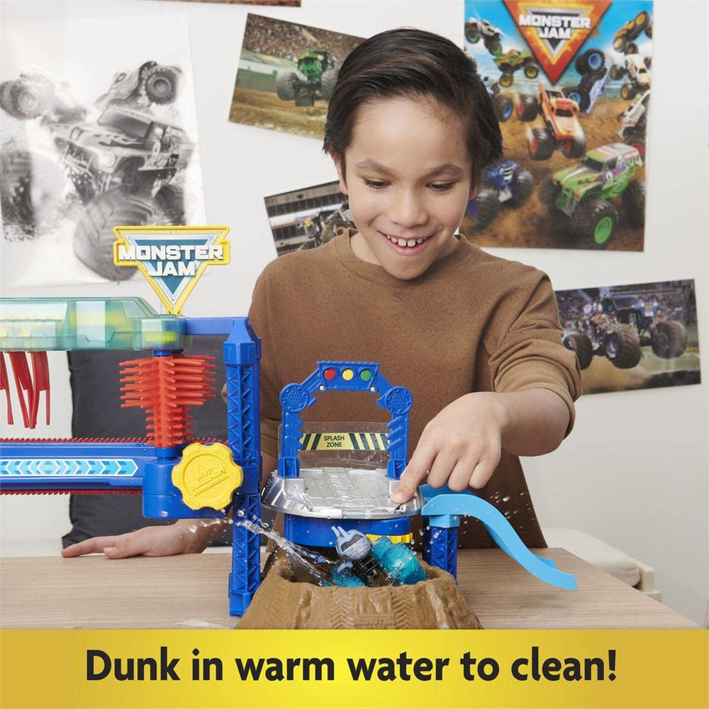 Monster Jam MNJ VHP 1t64 Power Wash Playset wheels spin for realistic play