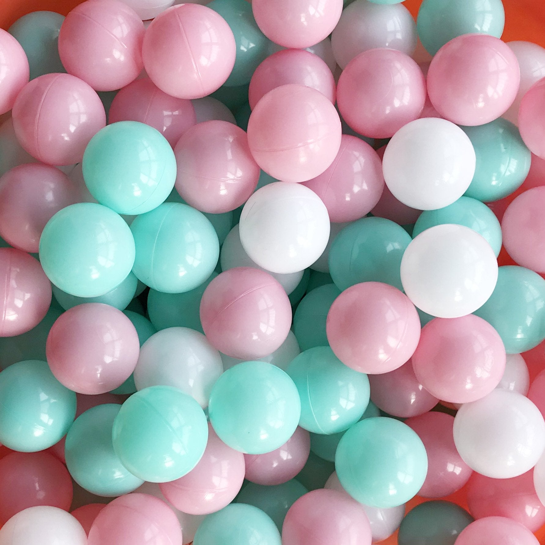 MoonxHome ball pit balls crush-proof 200-pack in white green pink for durable play.